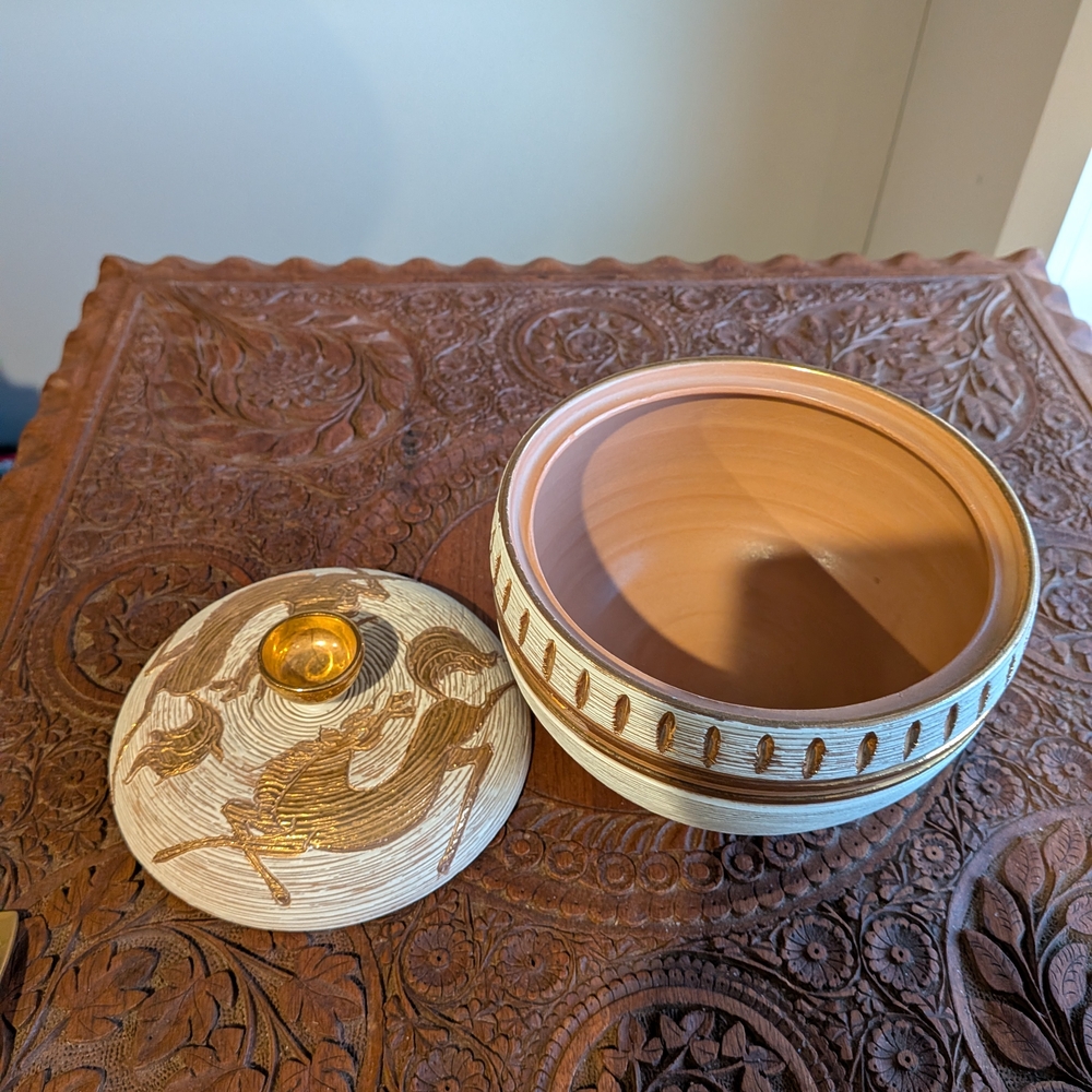 Elegant‎ Gold and Cream Decorative Bowl - Picture 4 of 13
